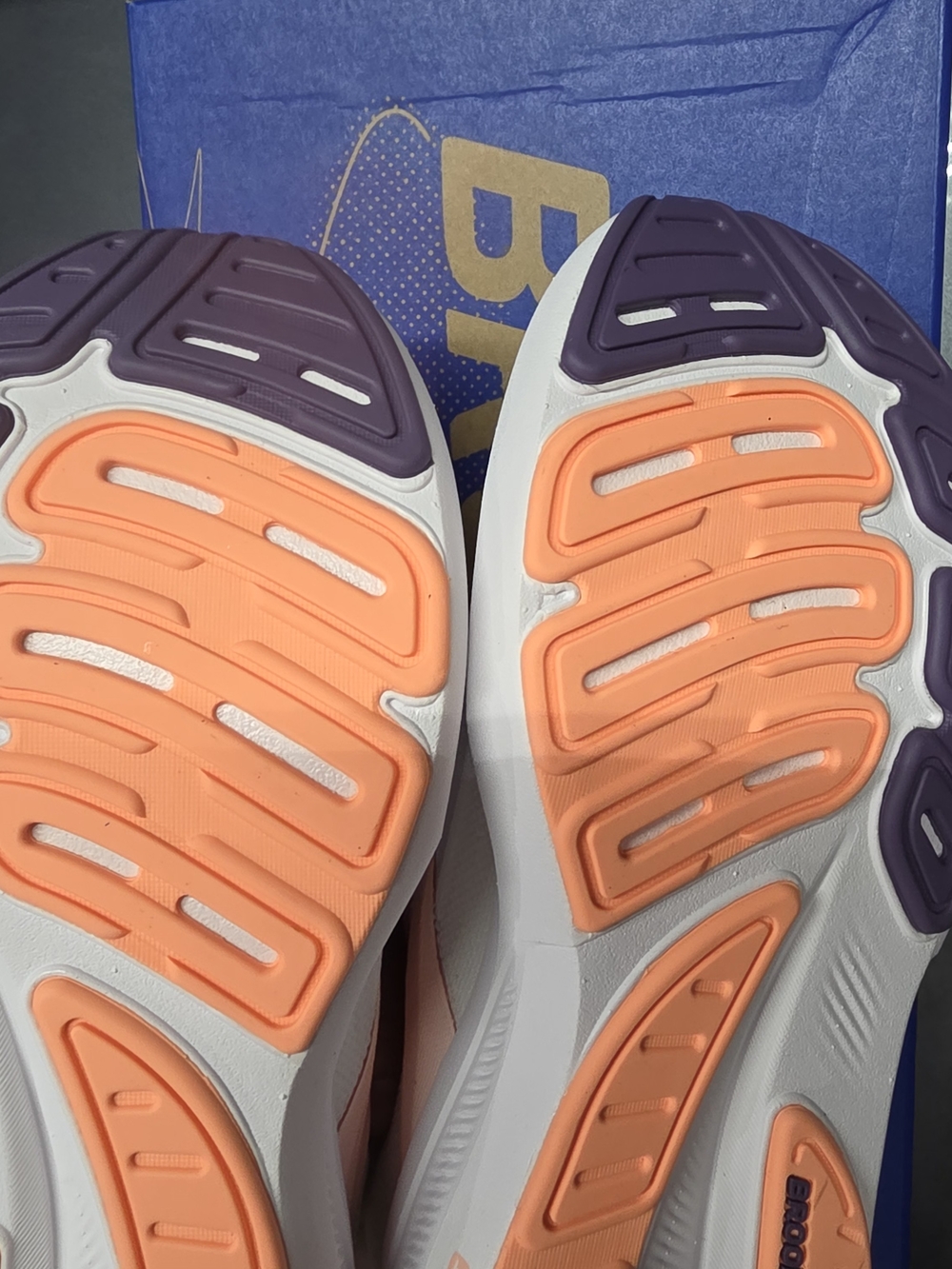 Size 8W -Brooks Women's Revel 9 - Picture 6 of 8